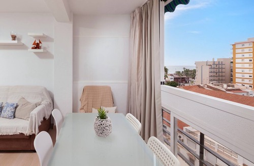 Torre del Mar Apartment | Studio Apartment 'Sol Y Breeze' with Sea View, Wi-Fi and Air Conditioning