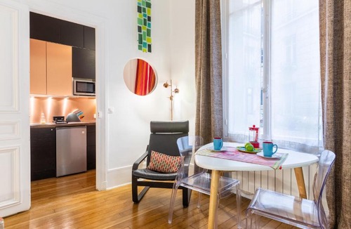 Quartier du Gros-Caillou Apartment | Studio Bourdonnais