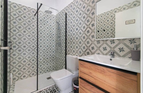 Sant Adria de Besos Apartment | Studio bright 20' from Barcelona Center/10' walk to the beach/15' Forum Bcn