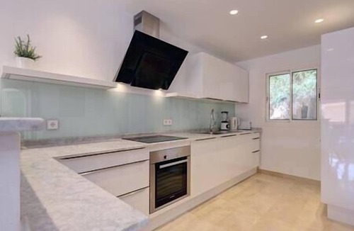 Marbella Apartment | Stunning 2 Bedroom Apartment in Aloha Hill Club