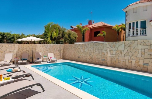 Sonnenland House | Stunning private villa for 8 guests with A/C, private pool, WIFI, TV, terrace and pets allowed