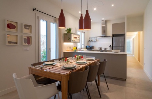 Malgrat de Mar House | Stunning villa for 7 people with A/C, private pool, WIFI, TV and patio