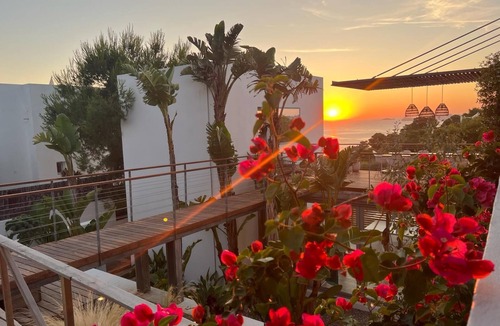 Sant Josep de sa Talaia Ski Chalet | Stylish modern villa with spectacular sea and sunset views