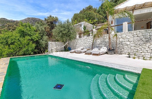 Casares House | Stylish House in Nature - Calm & Bright Living
