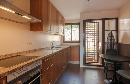 Casares Apartment | Stylish & Peaceful 2 Bedroom Apt - 1 Mile to beach, Fast Wi-Fi, Luxury bedding