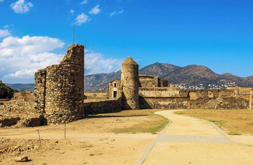 Roses Town Center Boat Rental | Sun-Kissed Sailing Adventure in Cataluña