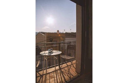 Sant Feliu de Guixols Apartment | Sweet Dreams. Luminous with balcony, centrally located, ideal for couples and families (2-4 pax).