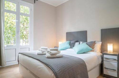 El Parc i la Llacuna del Poblenou Apartment | The Family Host - Lost Garden Ciutadella Park