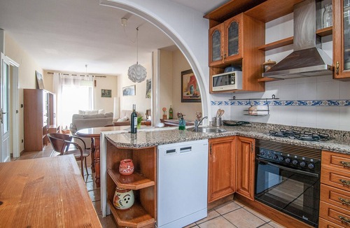 Saucelle House | This cozy cottage with a beautiful view can accommodate the whole family.