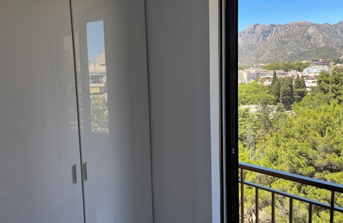 Marbella Seafront Promenade Apartment | TOP RENOVATED! 2 TERRACES! 2 BEDROOMS! GREAT LOCATION AND VIEW!