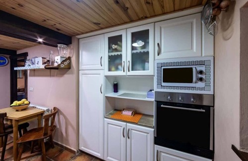 Ceceda House | Tranquil Asturian Village Retreat w/WiFi &