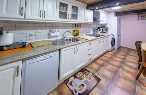 Ceceda House | Tranquil Asturian Village Retreat w/WiFi &