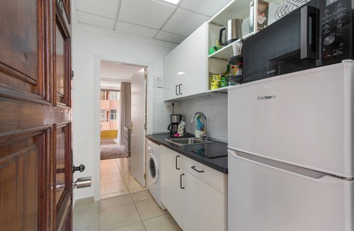 Puerto de la Cruz Apartment | Vacation Apartment 'Nuevo, Piscina Y Mar A 1 Paso' with Shared Pool, Wi-Fi and Air Conditioning