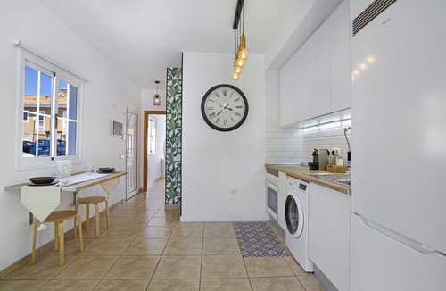 Caleta de Fuste Apartment | Vacation Apartment 'Apartamento 104' with Mountain View, Wi-Fi and Air Conditioning