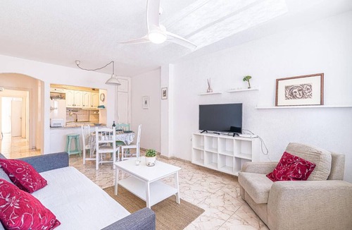 El Medano Apartment | Vacation Apartment 'Alquilaencanarias El Médano Playa El Cabezo' with Wi-Fi