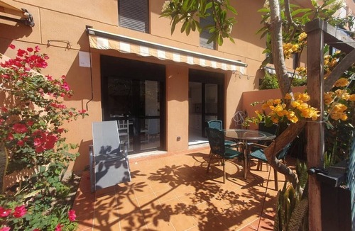 El Medano Apartment | Vacation Apartment 'Alquilaencanarias Duplex Beach' with Balcony and Wi-Fi