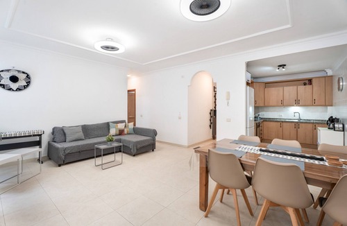 Alcala Apartment | Vacation Apartment 'Almar We Go, Apartmento Entero' with Shared Terrace and Wi-Fi