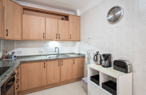 Alcala Apartment | Vacation Apartment 'Almar We Go, Apartmento Entero' with Shared Terrace and Wi-Fi