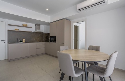 Santa Cruz de Tenerife Apartment | Vacation Apartment 'Obsidian Ático Mencey City' with Balcony, Wi-Fi and Air Conditioning