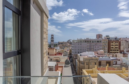 Santa Cruz de Tenerife Apartment | Vacation Apartment 'Obsidian Ático Mencey City' with Balcony, Wi-Fi and Air Conditioning
