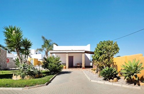 Conil de la Frontera House | Vacation Home "Casa La Vigía" with Private Pool, Private Terraces & Wi-Fi