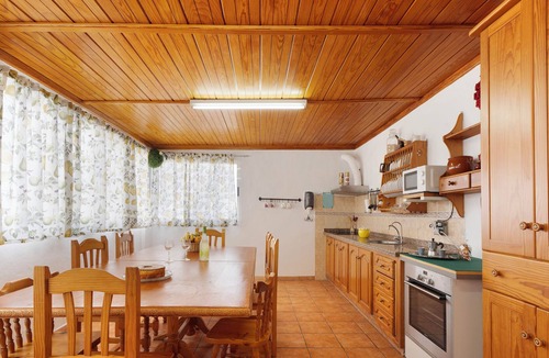 Las Arenas House | Vacation Home "Casa Burgado" with Sea View, Private Terrace & Wi-Fi