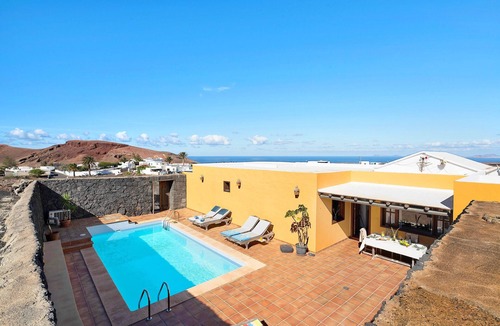 Tajaste House | Vacation Home "Finca Acequia" with Sea View, Private Pool & Wi-Fi