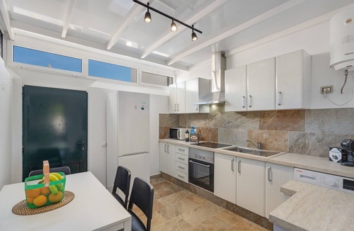 Costa Teguise House | Vacation Home 'Sin Prisa, Con Brisa' with Private Terrace, Shared Garden and Wi-Fi
