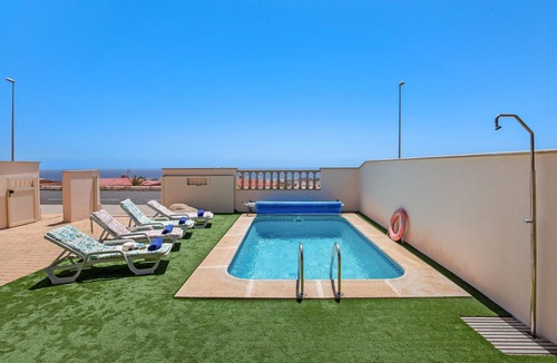Caleta de Fuste House | Vacation Home 'Villa Mia' with Sea View, Garden, Pool & Wi-Fi