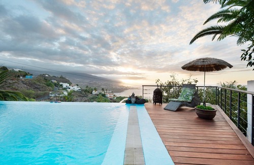 Santa Ursula House | Vacation Home "Villa Horizonte" with Sea View, Private Pool & Wi-Fi