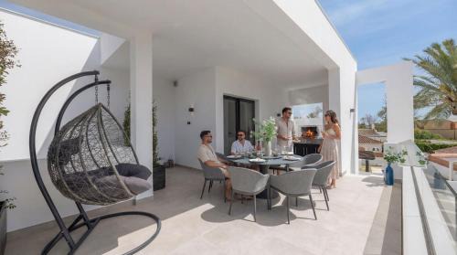 Carib Playa Villa | VACATION MARBELLA I Villa Marbesa White Pearl, Two Private Pools, 3min walk to the Beach, Fastest WiFi, Built in 2024