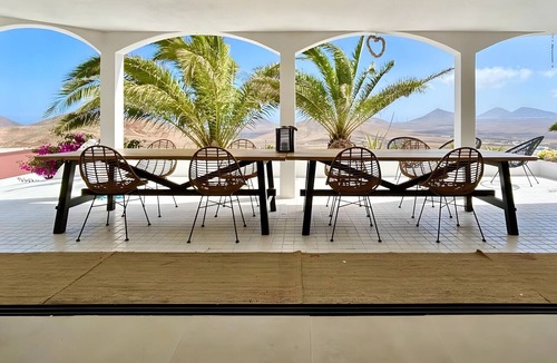 Nazaret Villa | Vacation Villa 'Haley's - Luxury in Lanzarote' with Mountain View, Private Terrace and Wi-Fi