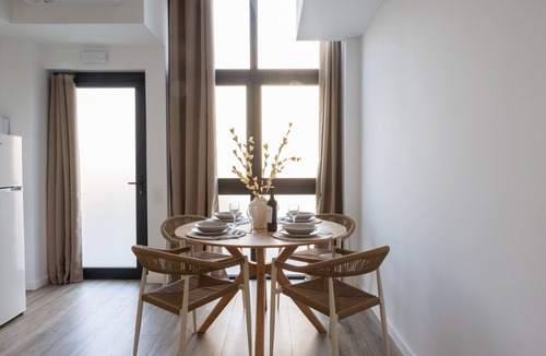 Safranar Apartment | Valencia Urban Suite X | 4 Guests | A/C & Wi-Fi | Near the City Center