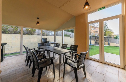 Los Angeles de San Rafael Villa | Villa con Piscina Climatizada en el Interior de la Casa y Mucho más