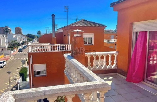 Oropesa del Mar Ski Chalet | VILLA 250 METERS FROM THE BEACH. 3-STORY HOUSE WITH 4 BEDROOMS AND A GARDEN