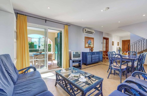 Serpentona Villa | Villa Alicia - modern villa with pool, Wi-Fi, A/C & ping-pong in great location!