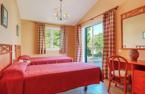 Serpentona Villa | Villa Alicia - modern villa with pool, Wi-Fi, A/C & ping-pong in great location!
