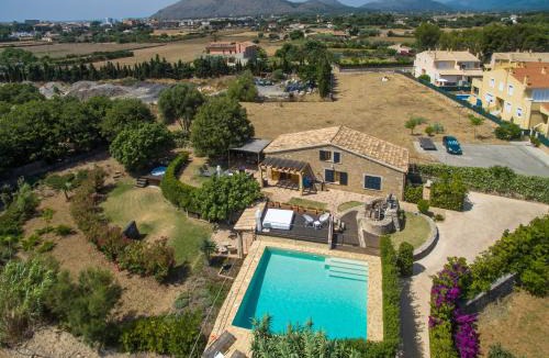 Es Bacares Villa | Villa Barcares Petit con piscina y amplios jardines, para 6, by BeBreeze