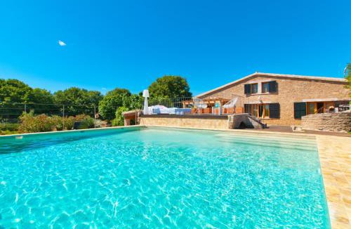 Es Bacares Villa | Villa Barcares Petit con piscina y amplios jardines, para 6, by BeBreeze