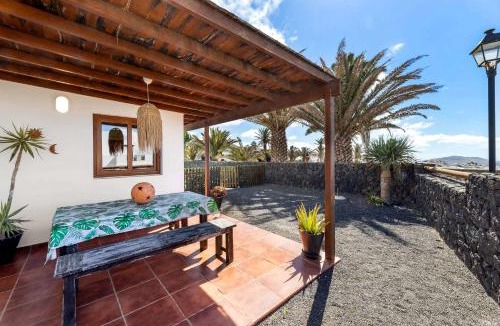 Teguise House | Villa Calma Pool Oasis & Volcano Views Bayside