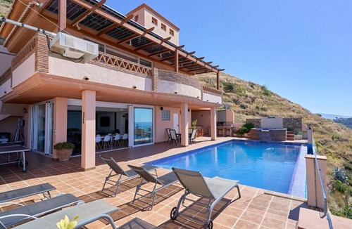 Almunecar Villa | Villa Casa Montes del Castillo: Free Heated Pool & Laser Cinema
