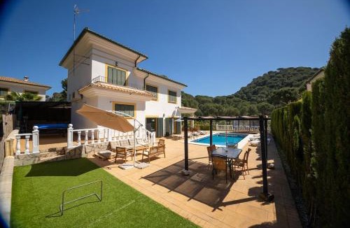 Las Jaras Villa | Villa con chimenea barbacoa y vistas panorámicas.