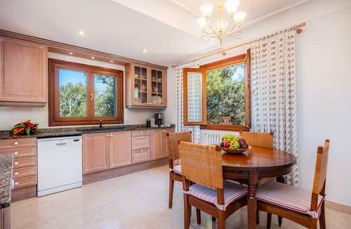 Cala Santany Villa | Villa Copinya Blanca in Santany with pool, garden, Wi-Fi 5 minutes from the beach