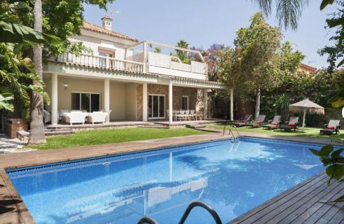 El Puerto de Santa Maria Villa | Villa de Lujo con Jardines y Piscina