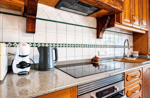 Pedreguer Villa | Villa 'Emilio' with Sea View, Private Pool and Wi-Fi