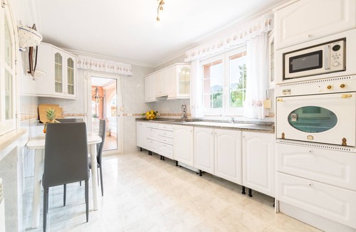 Pedruscada Villa | Villa Epi – Peaceful Retreat in Residential Area