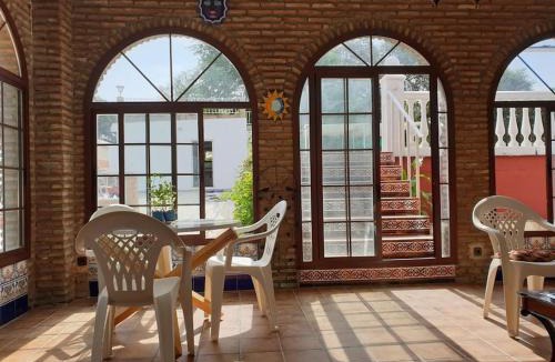 El Garrobo House | Villa Familiar con Piscina Privada y Barbacoa cerca de Sevilla