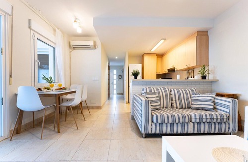Velilla-Taramay House | Villa in Granada with private terrace