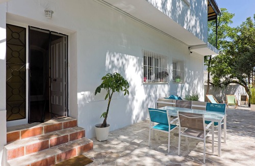 Pedregalejo Ski Chalet | Villa Leomar - Malaga. peaceful and quiet, very close to the beach and the city center.