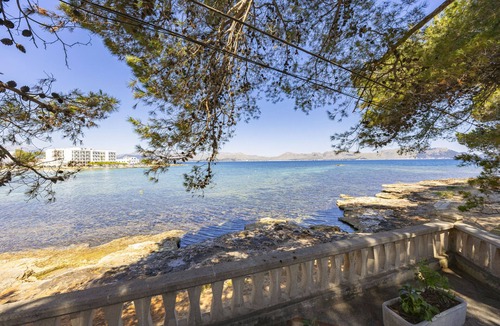 Marina Manresa Villa | Villa Morer Vermell - newly renovated seafront retreat with private pool